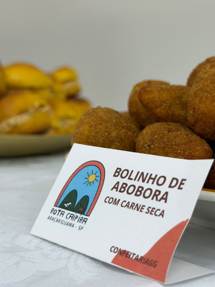 Bolinho de abóbora, com carne seca · @confeitariagg_glamourglace